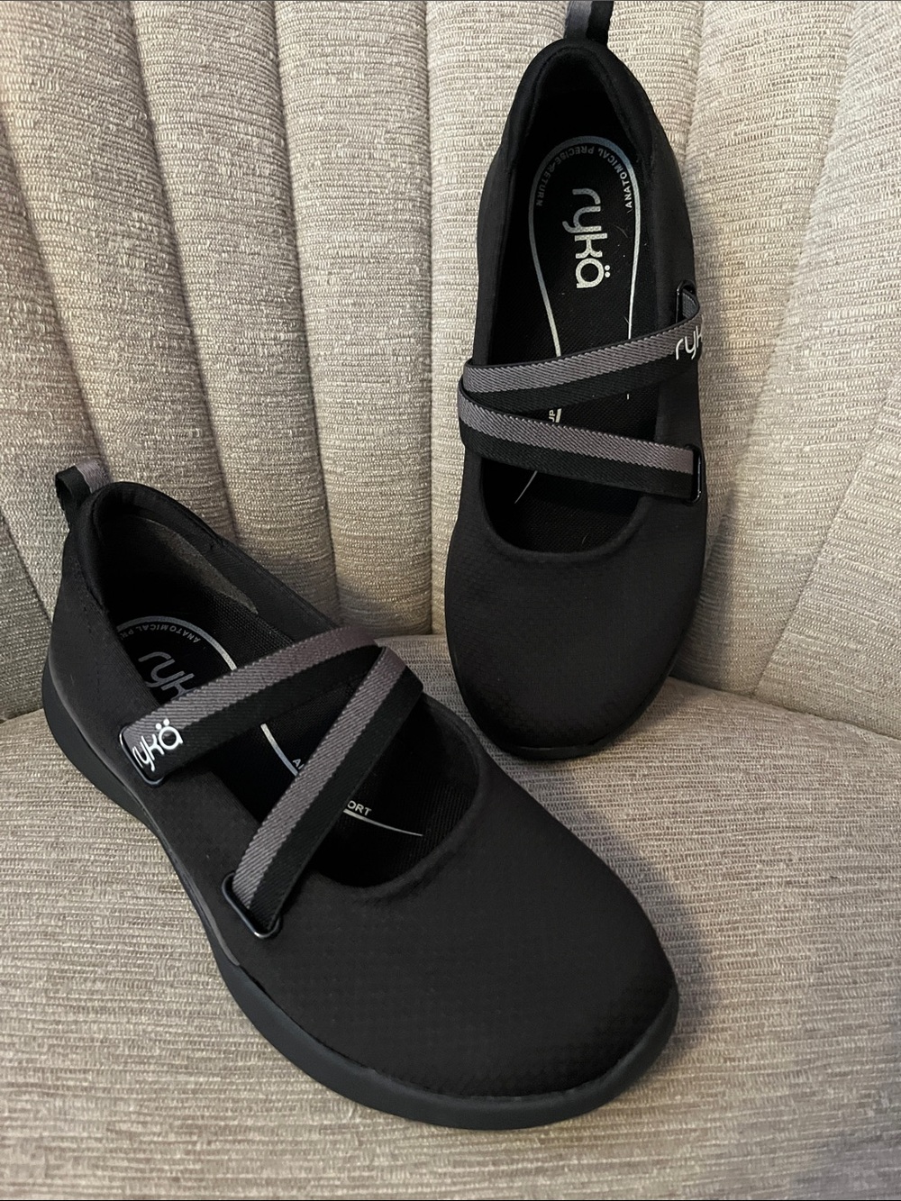 NWOT Ryka Black Slip-On Mary Jane Flats with Gray Elastic Cross Straps 6.5 Wide